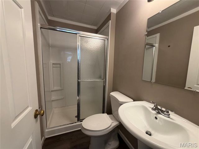 8733 Mavis Place, St John, MO 63114