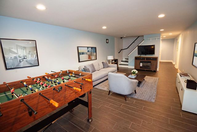 2827 N 77th Court, Elmwood Park, IL 60707