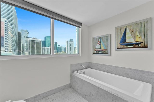 244 Biscayne Blvd 1803, Miami, FL 33132