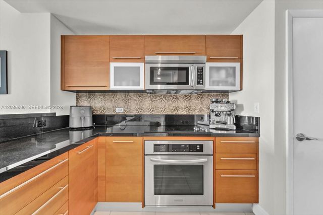 244 Biscayne Blvd 1803, Miami, FL 33132