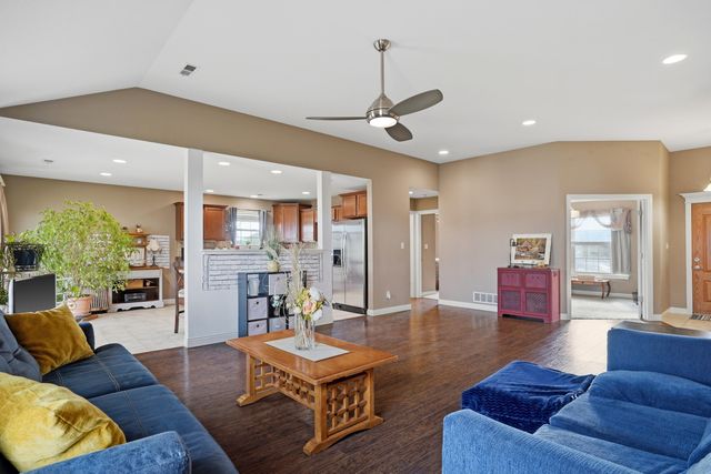 805 CHRIS COURT CT, Centralia, MO 65240