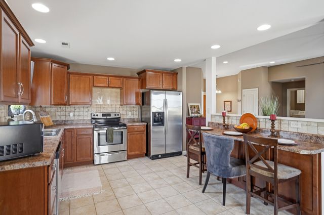 805 CHRIS COURT CT, Centralia, MO 65240