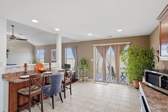 805 CHRIS COURT CT, Centralia, MO 65240