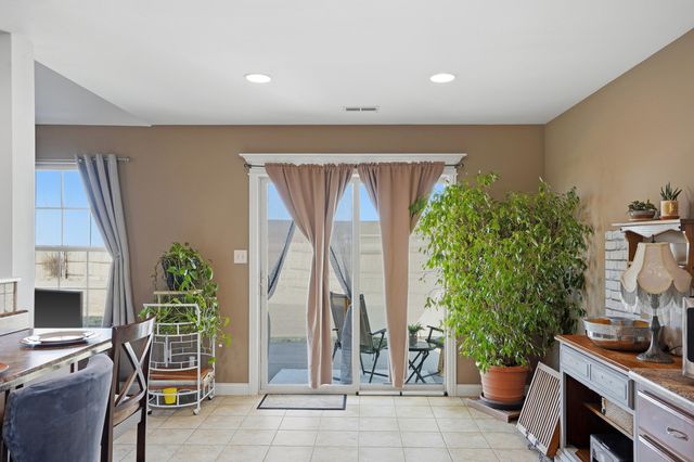 805 CHRIS COURT CT, Centralia, MO 65240