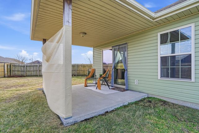 805 CHRIS COURT CT, Centralia, MO 65240