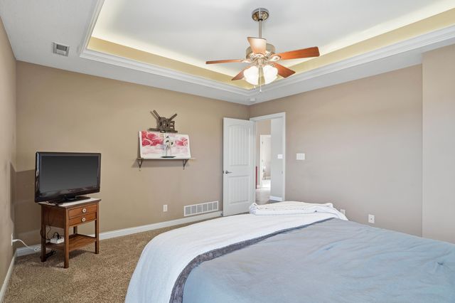 805 CHRIS COURT CT, Centralia, MO 65240