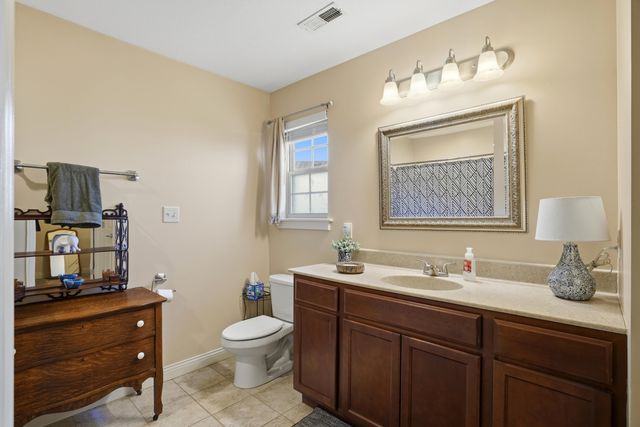 805 CHRIS COURT CT, Centralia, MO 65240