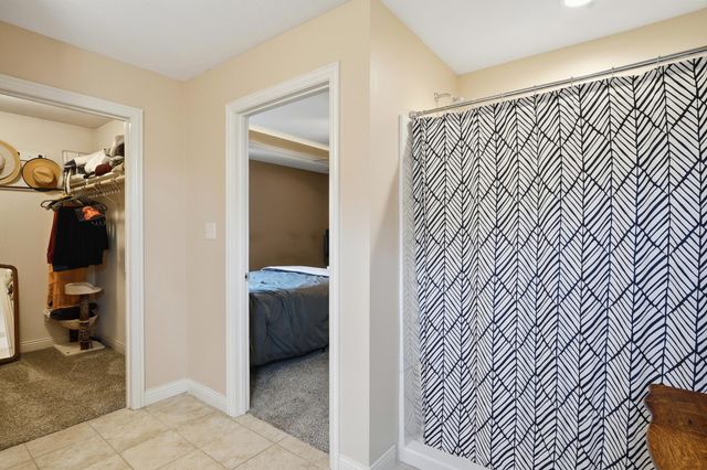 805 CHRIS COURT CT, Centralia, MO 65240