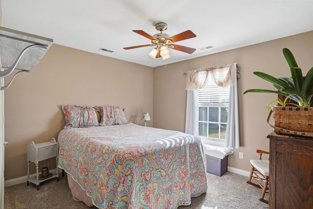 805 CHRIS COURT CT, Centralia, MO 65240