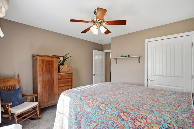 805 CHRIS COURT CT, Centralia, MO 65240