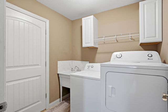 805 CHRIS COURT CT, Centralia, MO 65240