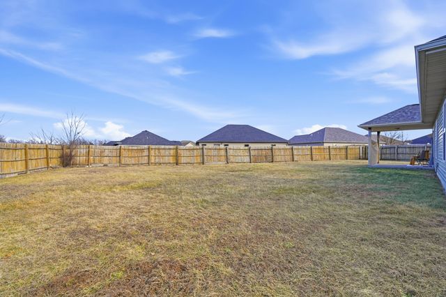 805 CHRIS COURT CT, Centralia, MO 65240