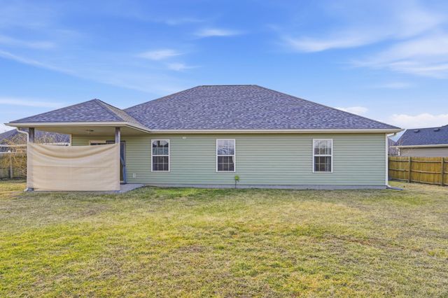 805 CHRIS COURT CT, Centralia, MO 65240