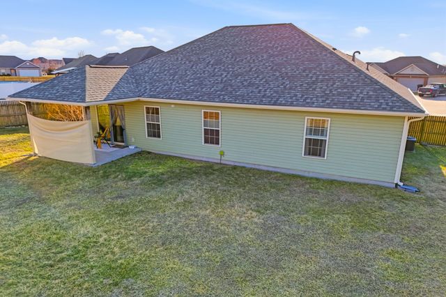 805 CHRIS COURT CT, Centralia, MO 65240