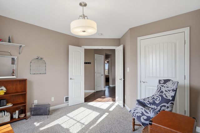 805 CHRIS COURT CT, Centralia, MO 65240