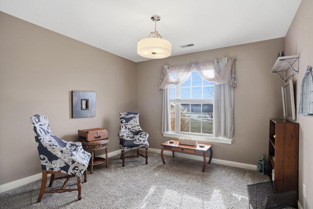 805 CHRIS COURT CT, Centralia, MO 65240