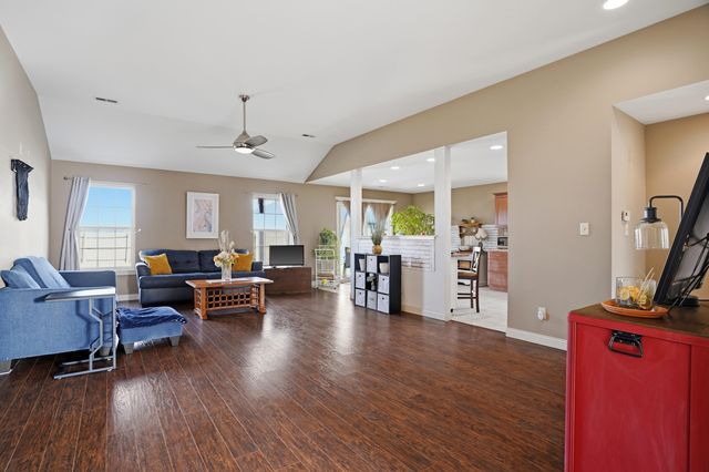 805 CHRIS COURT CT, Centralia, MO 65240