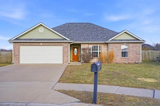 805 CHRIS COURT CT, Centralia, MO 65240