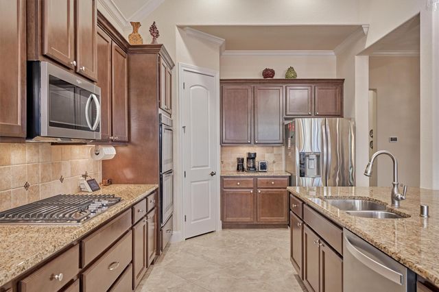 8827 Leaning Hollow Lane, Spring, TX 77379