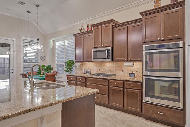 8827 Leaning Hollow Lane, Spring, TX 77379