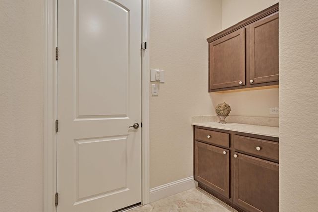 8827 Leaning Hollow Lane, Spring, TX 77379