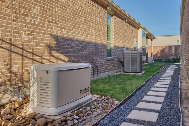 8827 Leaning Hollow Lane, Spring, TX 77379