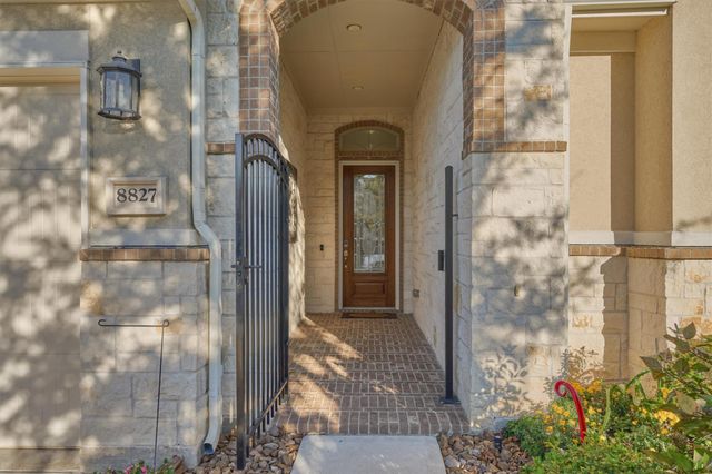 8827 Leaning Hollow Lane, Spring, TX 77379