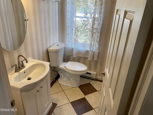 1 2nd Street, Schaghticoke, NY 12154