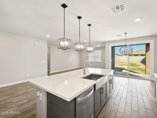 442 W FLATIRON Trail, Apache Junction, AZ 85120