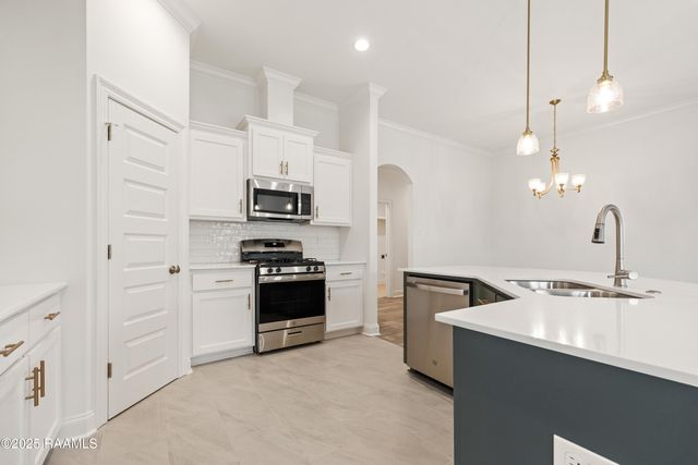 208 Long Creek Lane, Scott, LA 70583