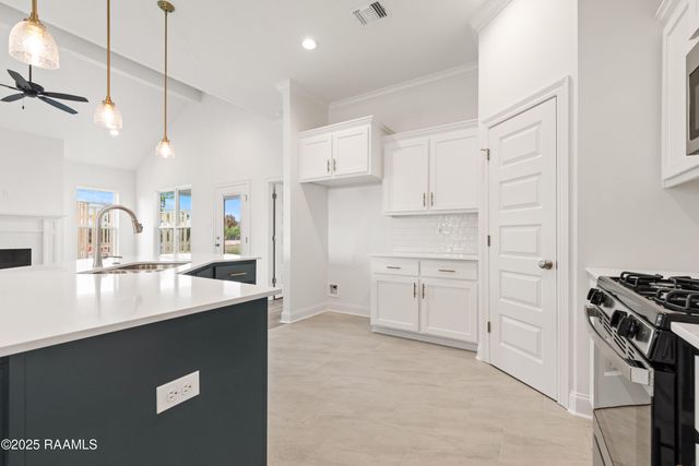 208 Long Creek Lane, Scott, LA 70583