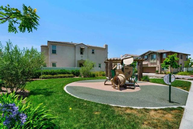 1309 Via Lucero, Oceanside, CA 92056