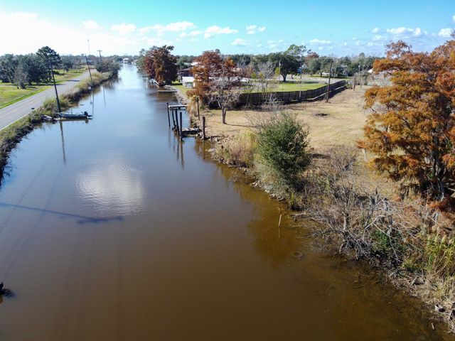 1557 Doctor Beatrous Rd, Theriot, LA 70397