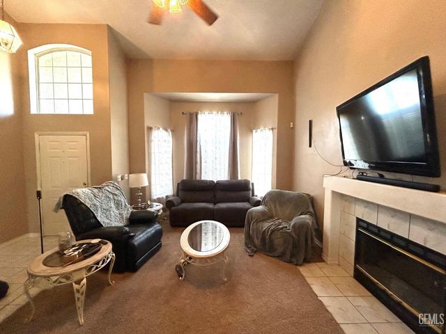 1514 Park City Avenue, Bakersfield, CA 93307