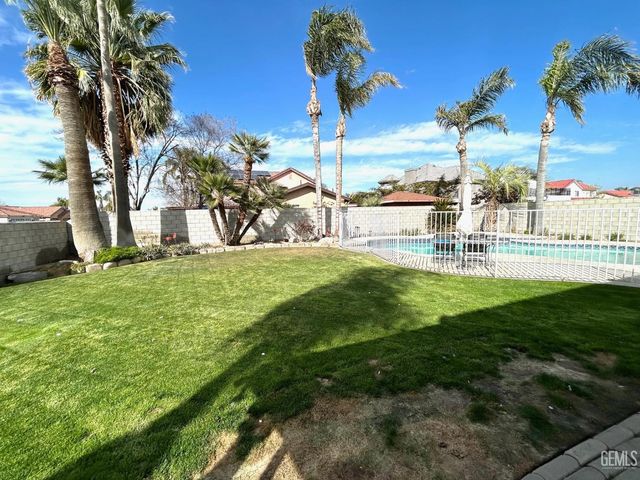 1514 Park City Avenue, Bakersfield, CA 93307