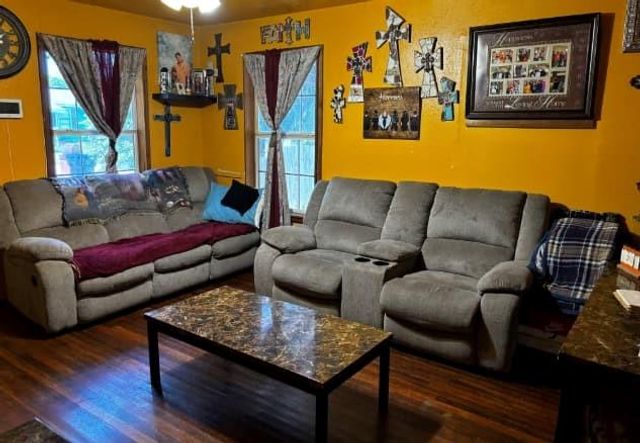 2317 35th Avenue N, Texas City, TX 77590