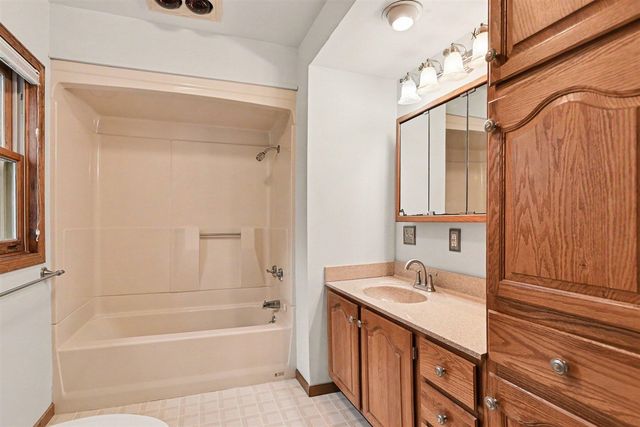 2511 Glenwood Drive, Kalamazoo, MI 49008