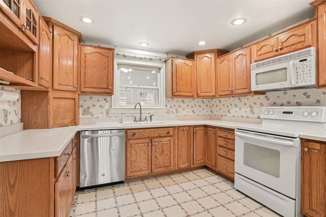 2511 Glenwood Drive, Kalamazoo, MI 49008