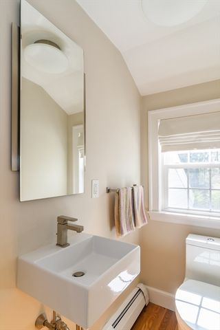 11 Bunker Ln, Newton, MA 02465