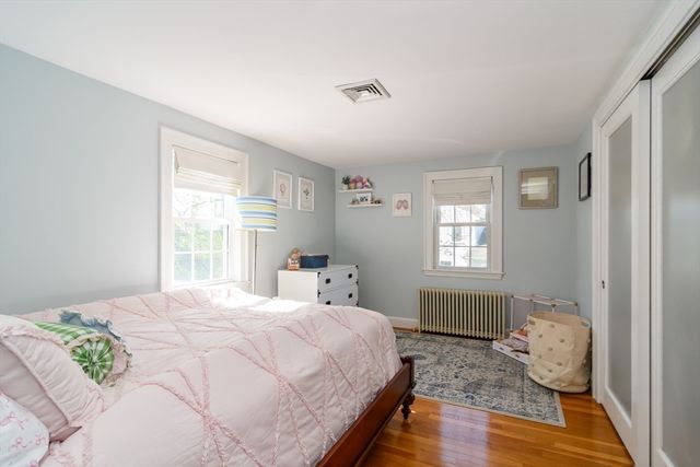 11 Bunker Ln, Newton, MA 02465
