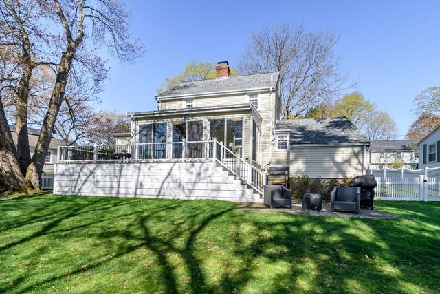 11 Bunker Ln, Newton, MA 02465