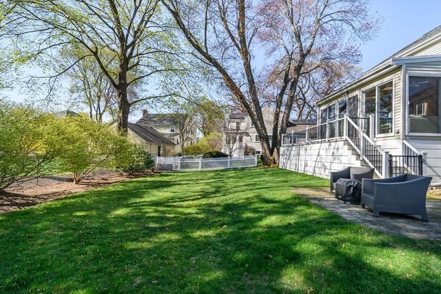 11 Bunker Ln, Newton, MA 02465