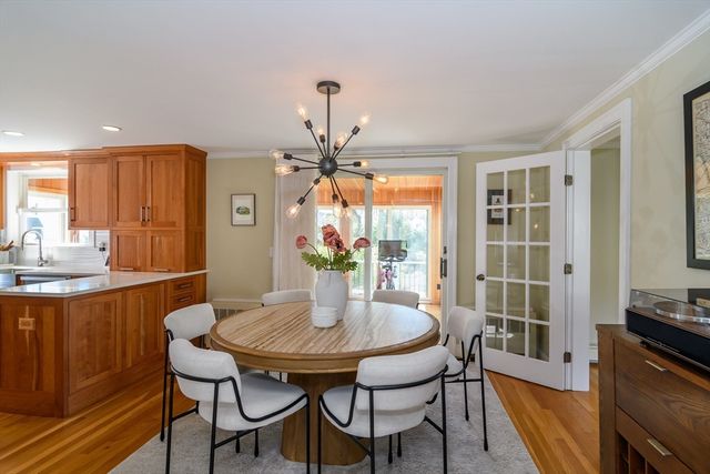 11 Bunker Ln, Newton, MA 02465