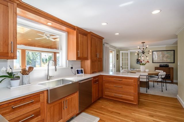 11 Bunker Ln, Newton, MA 02465