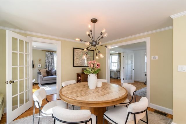 11 Bunker Ln, Newton, MA 02465