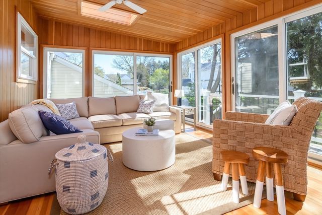 11 Bunker Ln, Newton, MA 02465