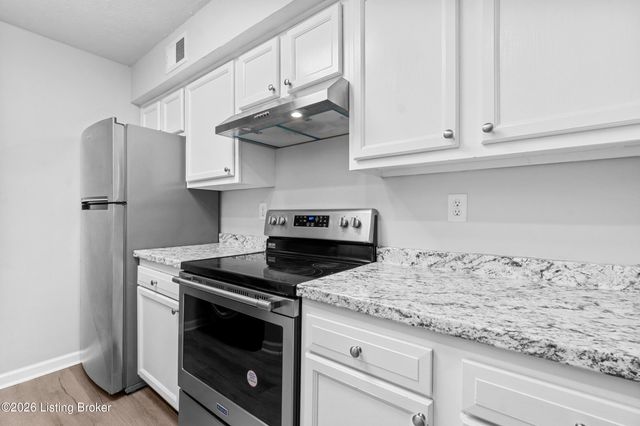 3505 Lodge Ln APT 210, Louisville, KY 40218