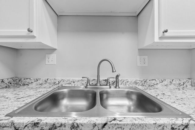 3505 Lodge Ln APT 210, Louisville, KY 40218