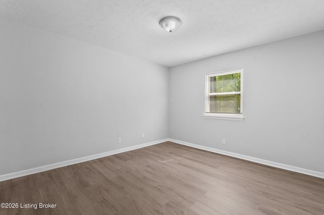 3505 Lodge Ln APT 210, Louisville, KY 40218