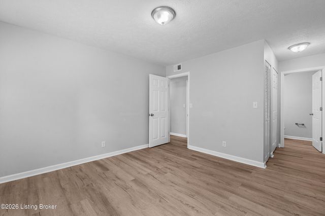 3505 Lodge Ln APT 210, Louisville, KY 40218